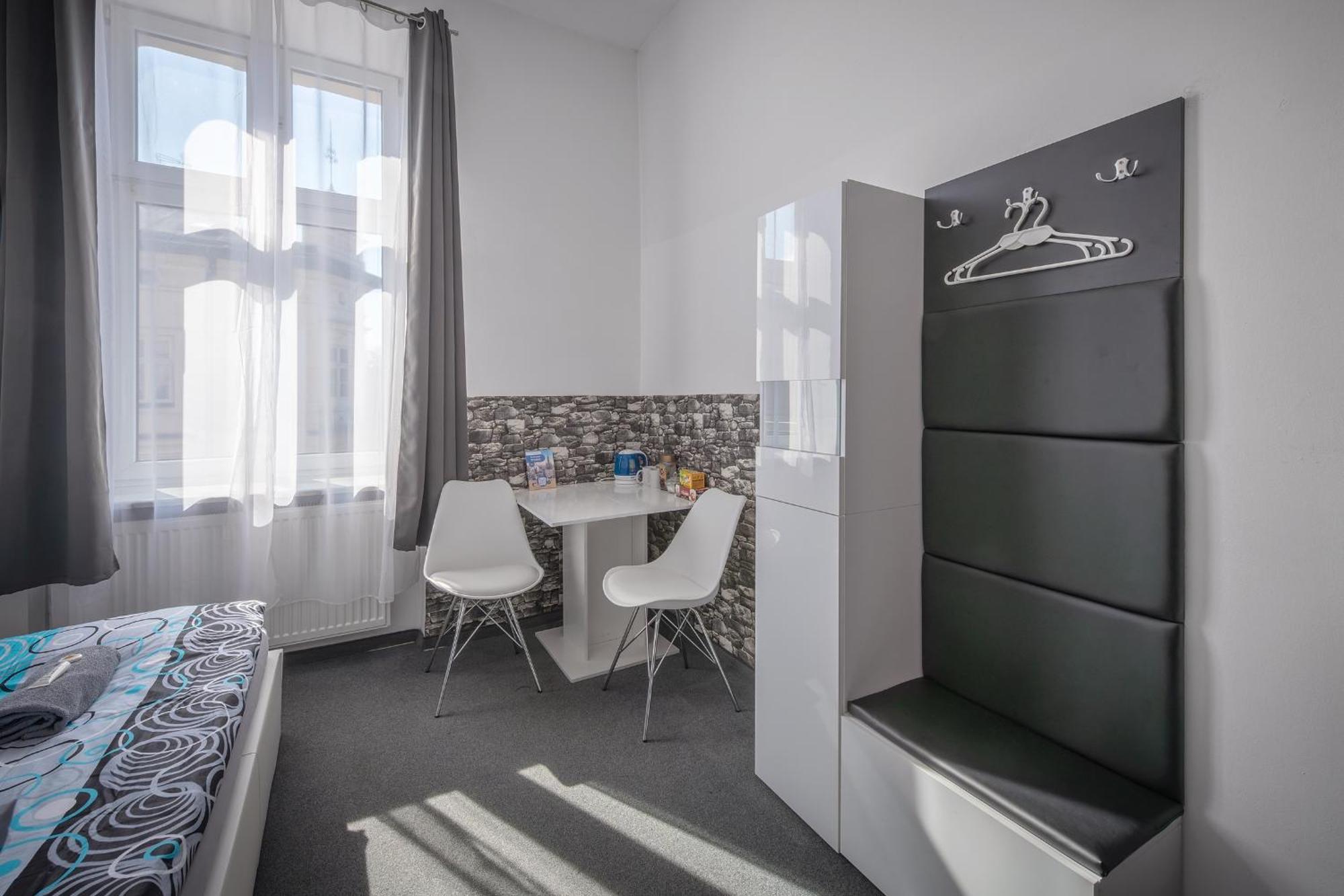 70S Hostel Krakow Ngoại thất bức ảnh